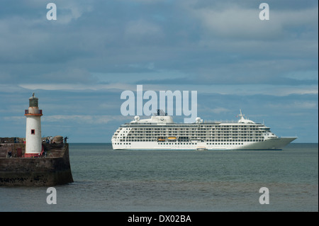 Der Luxus-Wohn-Kreuzfahrtschiff MS die Welt besuchen Whitehaven, Cumbria, England Stockfoto