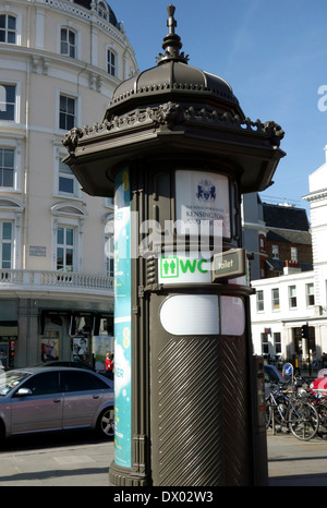 Aufwändige freistehende WC Straße Einheit in South Kensington, London Stockfoto