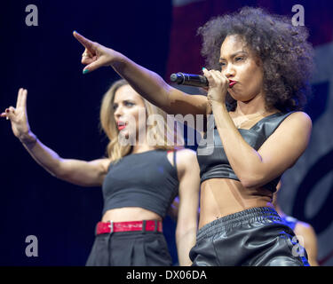 Rosemont, Illinois, USA. 14. März 2014. Leigh-Anne PINNOCK (R) und JADE THIRLWALL kleiner Mix führen Sie live in der Allstate Arena in Rosemont, Illinois Credit: Daniel DeSlover/ZUMAPRESS.com/Alamy Live News Stockfoto