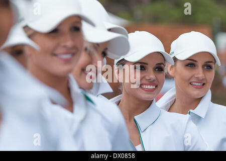 Melbourne, Victoria, Australien. 16. März 2014. 16. März 2014: Grid Girls an die 2014 Australian Formula One Grand Prix im Albert Park in Melbourne, Australien. Sydney Low/Cal Sport Media/Alamy Live-Nachrichten Stockfoto