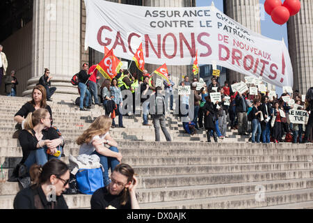 Paris, Frankreich. 13. März 2014. Versammlung der Unterhaltungsindustrie Arbeiter gegen Reformen MEDEF über den Status der Unterhaltung, in Paris, am 13. März 2014. Etwa 100 Menschen versammelten sich heute statt der Madeleine-Platz. Sie nehmen derzeit die Räumlichkeiten des Rechnungshofs. (Foto von Michael Bunel/NurPhoto) © Michael Bunel/NurPhoto/ZUMAPRESS.com/Alamy Live-Nachrichten Stockfoto