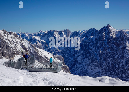 Blick von der Zugspitze, Deutschlands höchstem Berg der Alpen Stockfoto