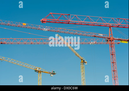 Viele Baukräne Stockfoto