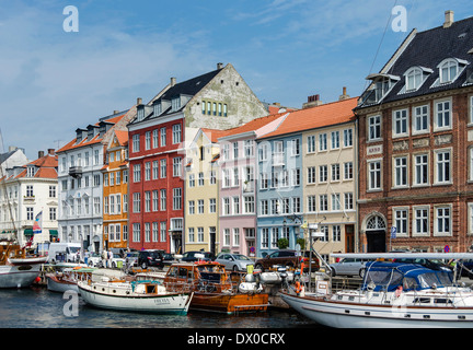 Boote vertäut am Nyhavn in Kopenhagen, Dänemark Stockfoto