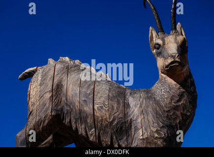 Gams-Skulptur von Mario Gasser auf dem Gipfel der Zugspitze, Wettersteingebirge, Zugspitze, Tirol, Österreich, Europa Stockfoto