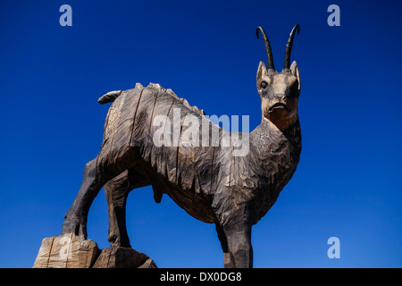 Gams-Skulptur von Mario Gasser auf dem Gipfel der Zugspitze, Wettersteingebirge, Zugspitze, Tirol, Österreich, Europa Stockfoto