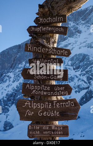 Wanderführer, alpinen Gipfeln, Wettersteingebirge, Garmisch-Partenkirchen, Upper Bavaria, Bayern, Deutschland, Europa Stockfoto