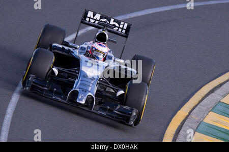 Melbourne, Australien. 16. März 2014. McLaren Formel-1-Fahrer Jenson Button von Großbritannien fährt während der Formula One Australian Grand Prix im Albert Park Circuit in Melbourne, Australien, 16. März 2014. Bildnachweis: Bai Xue/Xinhua/Alamy Live-Nachrichten Stockfoto