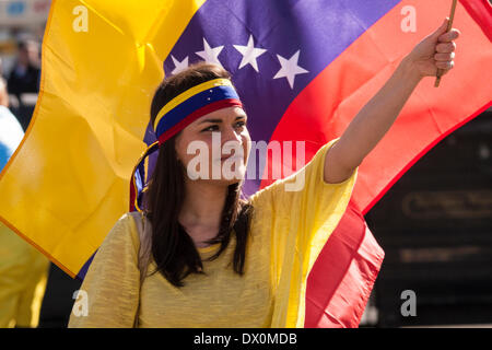 London, UK. 16. März 2014. Mehr als tausend, die vor allem Ukrainer und ihre Unterstützer der russischen Botschaft, protestieren gegen Putins "imperialistische Aggression", März als er hält seine in/Out-Referendum auf der Krim. Bildnachweis: Paul Davey/Alamy Live-Nachrichten Stockfoto