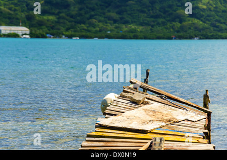 Alten Pier aus erstreckt sich in der Karibik in San Andres y Providencia, Kolumbien Stockfoto