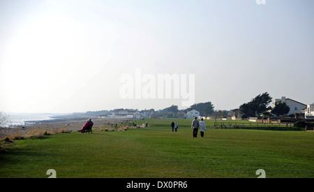 Kingston Ginster Meer grün gehen East Preston in der Nähe von Worthing UK Stockfoto