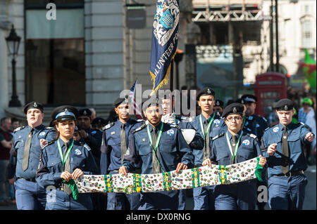 London, Großbritannien. 16. März 2014. Freiwillige Polizei Kadetten aus Hendon während des jährlichen St Patrick's Day Parade in London. Fotograf: Gordon Scammell/Alamy leben Nachrichten Stockfoto