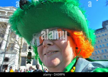 London, UK, UK. 16. März 2014. Tausenden verpackt Trafalgar Square in London, St. Patricks Day zu feiern. Bildnachweis: Gail Orenstein/ZUMAPRESS.com/Alamy Live-Nachrichten Stockfoto