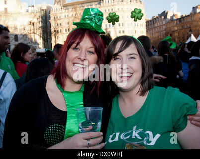 London, UK. 16. März 2014. St Patricks Day Feierlichkeiten in London. Bildnachweis: Sebastian Remme/Alamy Live-Nachrichten Stockfoto