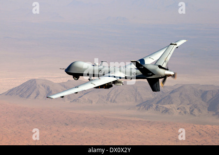 Ein Air Force MQ-9 Reaper unbemannten bewaffnet mit GBU-12 Paveway II Laser geführte Munition und AGM-114 Hellfire Raketen fliegen einen Kampfeinsatz 29. November 2008 in Südafghanistan. Stockfoto