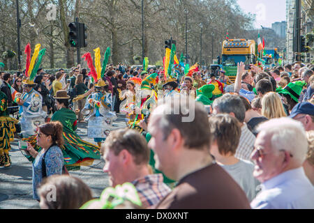 London, UK. 16. März 2014. St. Patricks Day Parade in London Credit: Zefrog/Alamy Live-Nachrichten Stockfoto
