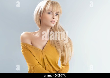 Zarte blonde Dame mit weicher Haut Stockfoto