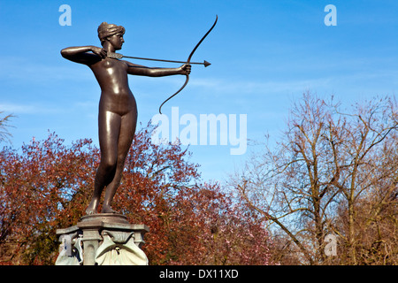 Die schöne Skulptur auf dem Artemis Brunnen im Hyde Park, London. Stockfoto