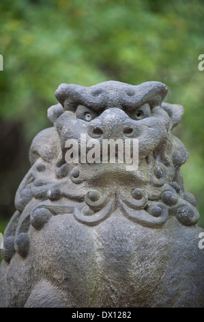 Komainu Statue am Nezu Schrein, Tokyo, Japan Stockfoto