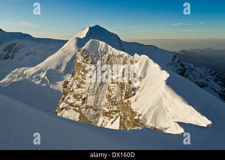 Roccia Nera Berg gesehen vom Breithorn Traverse, Monte Rosa-Massiv, Alpen, Italien, EU Stockfoto