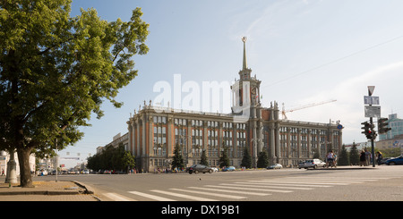 Main Jekaterinburg Stadtplatz von 1905 und Büro des Bürgermeisters Stockfoto