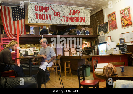 Das Yippie Museum Cafe im East Village. 9 Bleecker Street. Es liegt in der Nähe der u-Bahn-Haltestelle Broadway Lafayette M 4-5-v-6 und Stockfoto