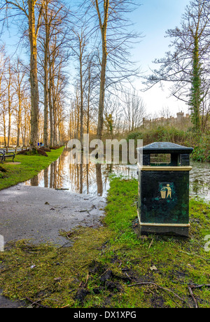 Überschwemmungen auf Weg bei Arundel, West Sussex, UK Stockfoto