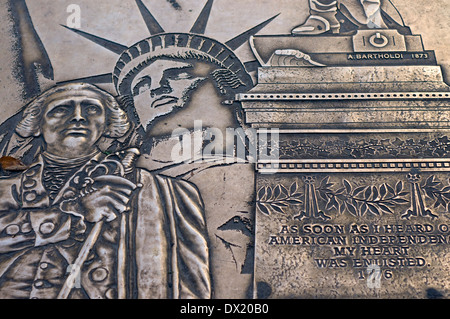 Gedenktafel auf dem Boden am Union Square zu Ehren von Frederic Auguste Bartholdi Stockfoto