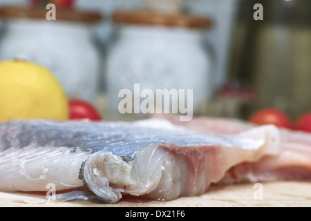 In der polnischen Küche, auf dem polnischen Tisch. Silberkarpfen als Tolpyga bekannt. Tasty gefischt Süßwasserfische in China und Ostsibirien. Stockfoto