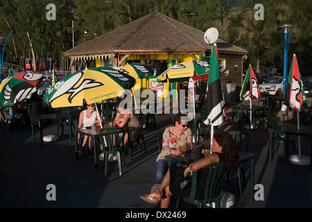 Bars in der Nähe von Port Saint Leu. Sicherlich eine andere Attraktionen in der Stadt finden würde, sondern wartet auf den Rest der Insel Stockfoto