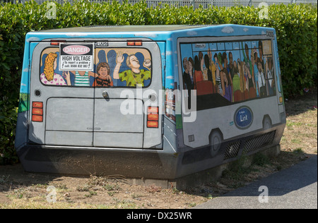 Telekommunikation-Anschlussdose in Auckland, New Zealand, gemalt, um einen Bus aussehen Stockfoto