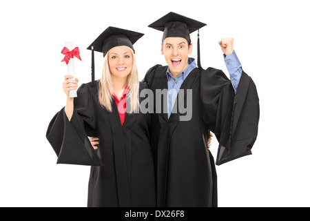 Männliche und weibliche Studenten feiern ihren Abschluss Stockfoto