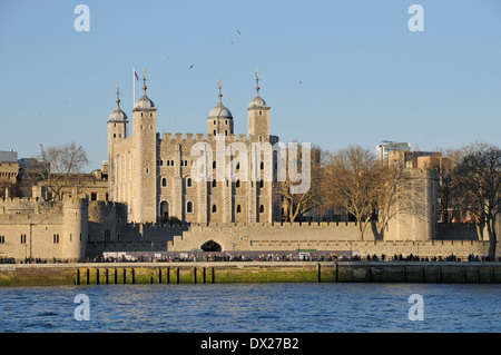 Der Tower of London im Winter, am Ufer der Themse, London Großbritannien Stockfoto