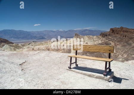 Death Valley Nationalpark, Kalifornien, USA-august 3, 2012:bench im Death-valley Stockfoto