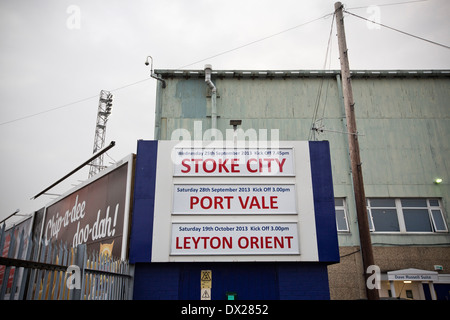 Ein Zeichen Werbung bevorstehende Befestigungen am Prenton Park Haus der Tranmere Rovers Football Club.
