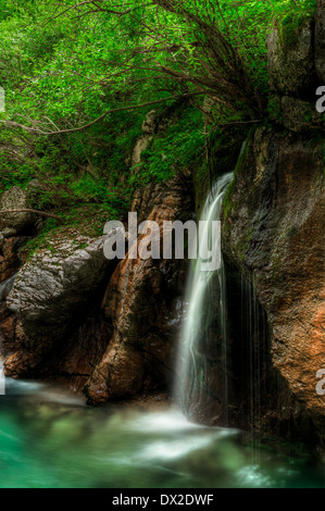 Klar alpinen Fluss Soca im slowenischen Alpen Stockfoto