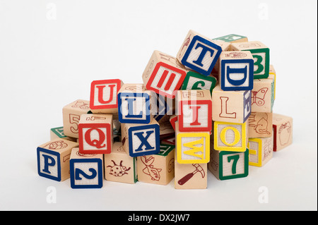 Kind Kind Spielzeug Bausteine Alphabet Spiel früh lernen Stockfoto