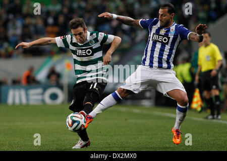 16. März 2014 - Spiel Sporting Spanisch vorwärts Diego Capel wetteifert mit FC Porto Portugal vorwärts Ricardo Quaresma während der Fußball-Liga Zon Sagres Sporting CP Vs FC Porto im Alvalade-Stadion in Lissabon. (Bild Kredit: Filipe Amorim/NurPhoto/ZUMAPRESS.com ©) Stockfoto