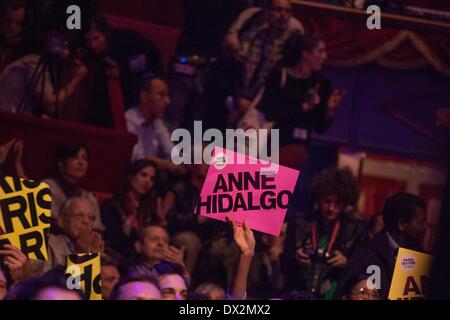 Paris, Frankreich. 13. März 2014. Fans von Anne Hidalgo, bei ihrem Treffen im Rahmen ihres Wahlkampfes am 13. März 2014 in Paris, Frankreich. Anne Hidalgo ist derzeit eine Kampagne um Bürgermeister von Paris im Durchlauf bis zu den Bürgermeisterwahlen im März 2014 werden. © Michael Bunel/NurPhoto/ZUMAPRESS.com/Alamy Live-Nachrichten Stockfoto