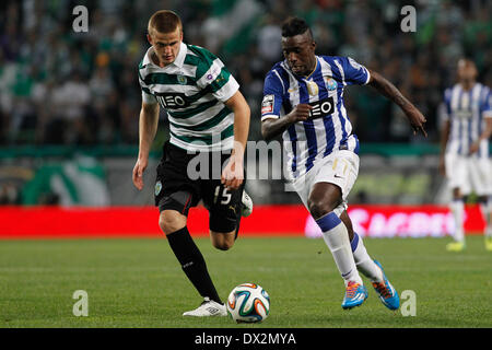 16. März 2014 - weiter FC Porto Portugiesisch Silvestre Varela entkommt der Sporting den englischen Verteidiger Eric Dier während der Liga Zon Sagres Fußballspiel Sporting CP Vs FC Porto im Alvalade-Stadion in Lissabon. (Bild Kredit: Filipe Amorim/NurPhoto/ZUMAPRESS.com ©) Stockfoto