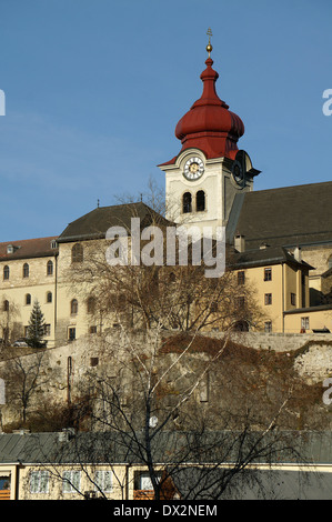 Eine der vielen Kirchen, die auf einem Hügel liegt Mit Blick auf die Stadt Salzburg Österreich Europa EU 2013 Stockfoto