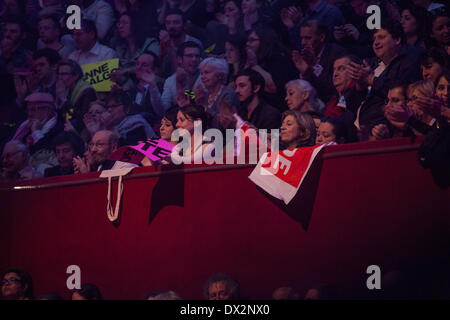 Paris, Frankreich. 13. März 2014. Fans von Anne Hidalgo bei ihrem Treffen im Rahmen ihres Wahlkampfes am 13. März 2014 in Paris, Frankreich. Anne Hidalgo ist derzeit eine Kampagne um Bürgermeister von Paris im Durchlauf bis zu den Bürgermeisterwahlen im März 2014 werden. © Michael Bunel/NurPhoto/ZUMAPRESS.com/Alamy Live-Nachrichten Stockfoto