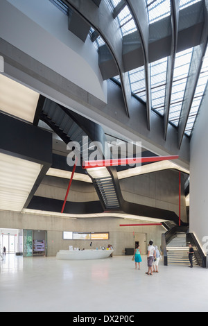 Interieur, das MAXXI – National Museum des 21. Jahrhunderts Kunst, Rom, Italien Stockfoto