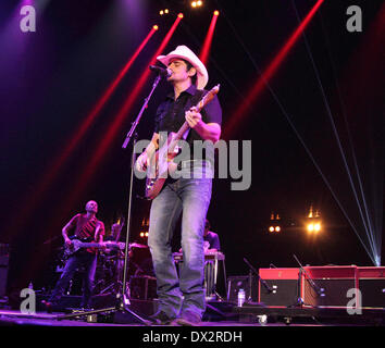 London, UK. 16. März 2014. Brad Paisley führt bei C2C - Land Festival - Tag zwei in der O2 Arena, London am März 16. 2014 Credit: KEITH MAYHEW/Alamy Live News Stockfoto