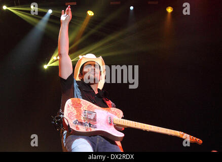 London, UK. 16. März 2014. Brad Paisley führt bei C2C - Land Festival - Tag zwei in der O2 Arena, London am März 16. 2014 Credit: KEITH MAYHEW/Alamy Live News Stockfoto