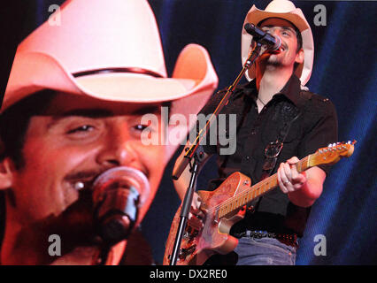 London, UK. 16. März 2014. Brad Paisley führt bei C2C - Land Festival - Tag zwei in der O2 Arena, London am März 16. 2014 Credit: KEITH MAYHEW/Alamy Live News Stockfoto