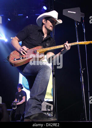 London, UK. 16. März 2014. Brad Paisley führt bei C2C - Land Festival - Tag zwei in der O2 Arena, London am März 16. 2014 Credit: KEITH MAYHEW/Alamy Live News Stockfoto