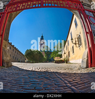 Der Schlossturm. Die Touristen besuchen die nationale Treasure Cesky Krumlov gespeichert von der UNESCO seit 1992. Stockfoto