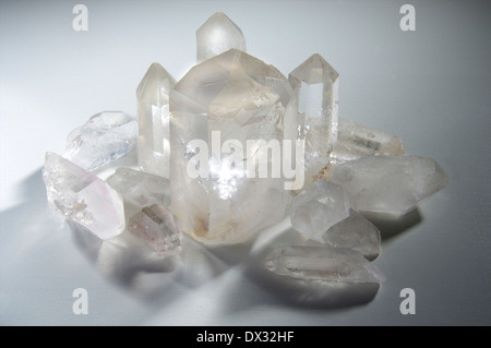 Verschiedene Größen von transparenten Bergkristall zusammen Stockfoto
