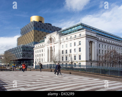 Baskerville-Haus (ehemals Civic Centre) und die neue Bibliothek im Centenary Square Birmingham UK Stockfoto